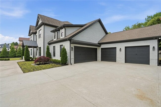 Building Photo - 3020 Wallace Rd