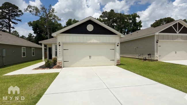 Building Photo - 15431 Maple Ter Dr