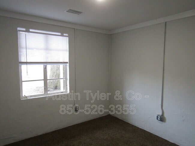 Building Photo - 2807 Bertram St