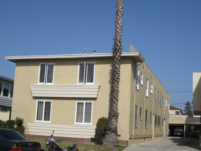 Building Photo - 1150 S Fairfax Ave