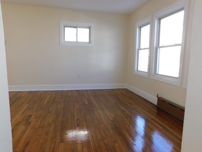 Building Photo - 47 Granfield Ave