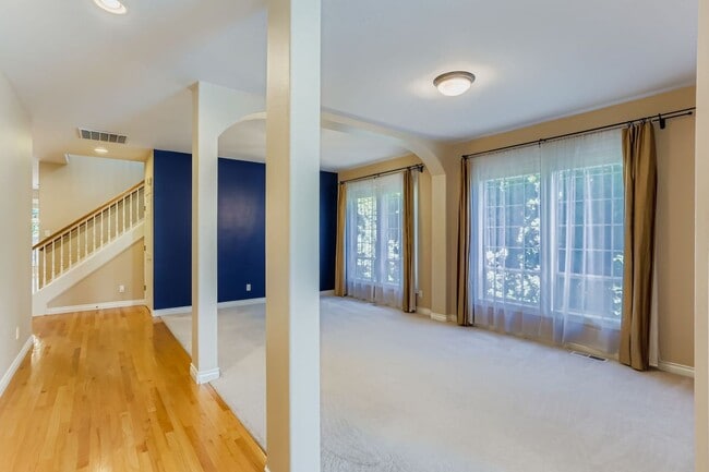 Building Photo - Spacious Bethany Home with Attached Garage, Fenced Yard, Washer/Dryer Included