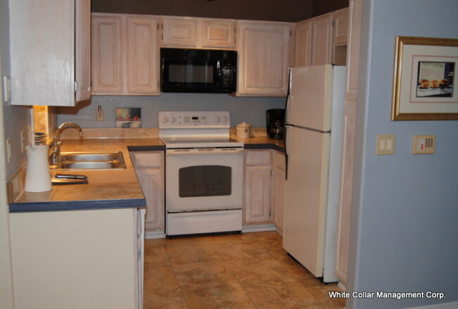 Kitchen - Full Sized Appliances - 10150 Belle Rive Blvd