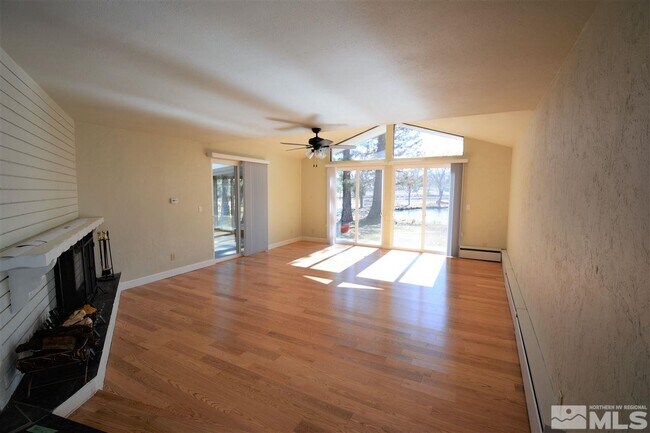 Building Photo - 7490 Lakeside Dr