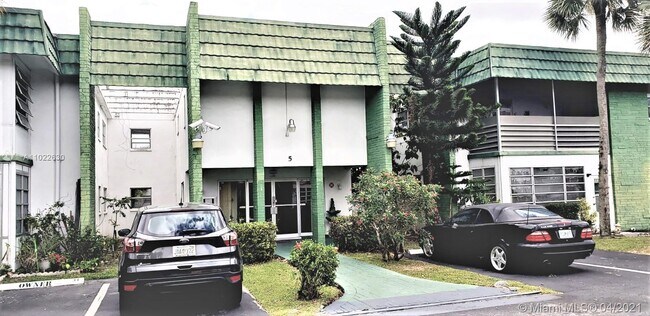 Foto del edificio - 4821 NW 22nd Ct