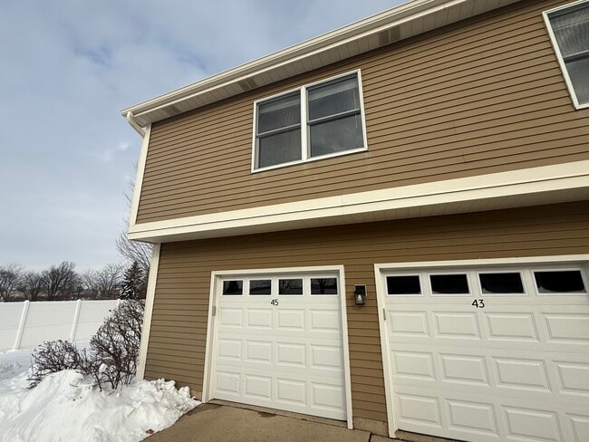 Building Photo - 45 Spuhler Dr