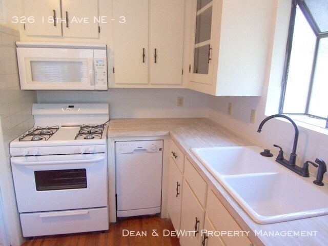 Building Photo - Old NE Gem!  1/1 Apartment on 2nd Floor