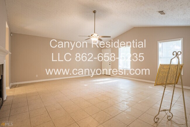 Foto del edificio - 220 Splitwood Ln