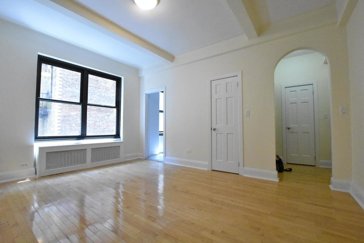 Primary Photo - 166 2nd Ave