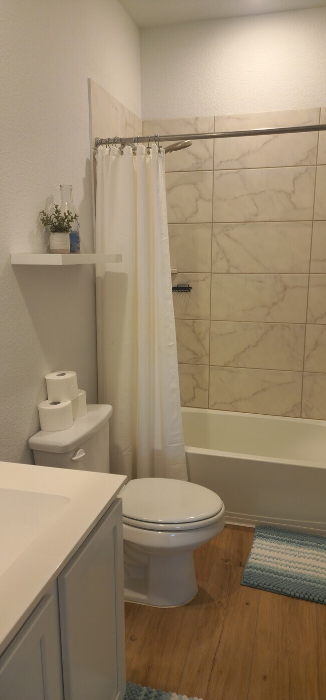 Foto del edificio - 553 Warlander Way