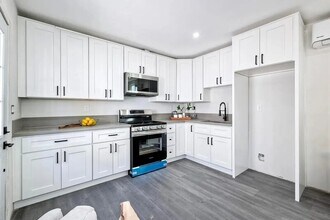 Building Photo - 1059 Emory St