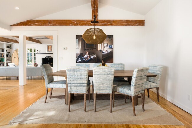 Building Photo - 2915 Hidden Valley Ln