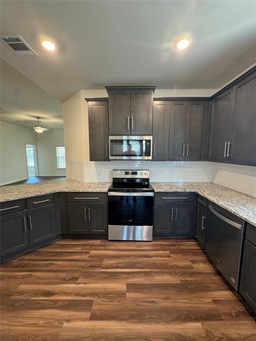 Foto del edificio - 7512 Noble Oaks Dr