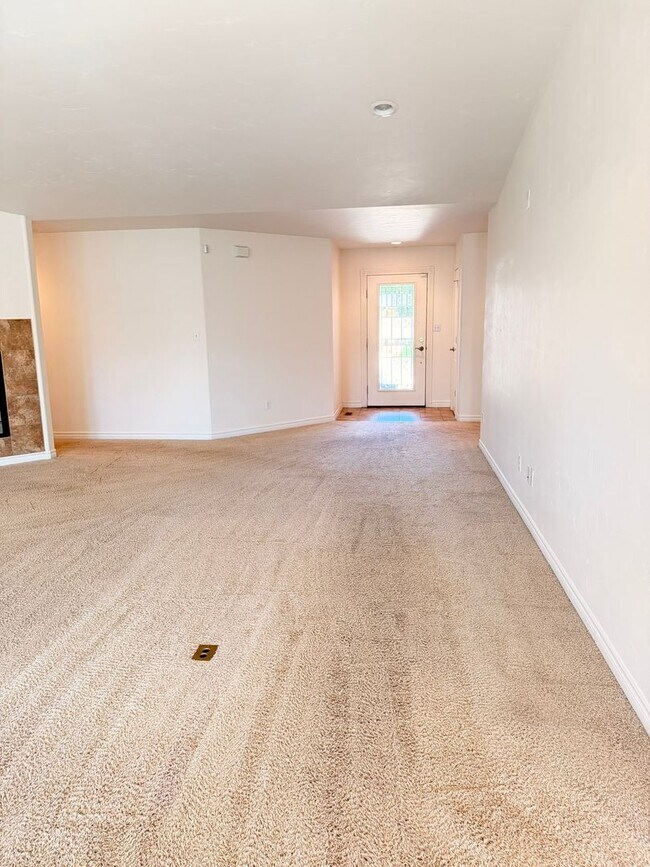 Foto del edificio - GORGEOUS 3Bed 2Bath 3Car Garage in NorthEast GJ!!!!!