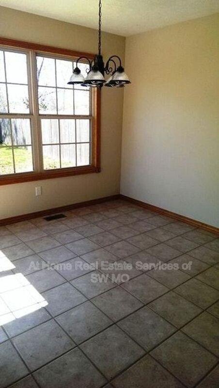 Building Photo - 509 S Casa Grande Ave