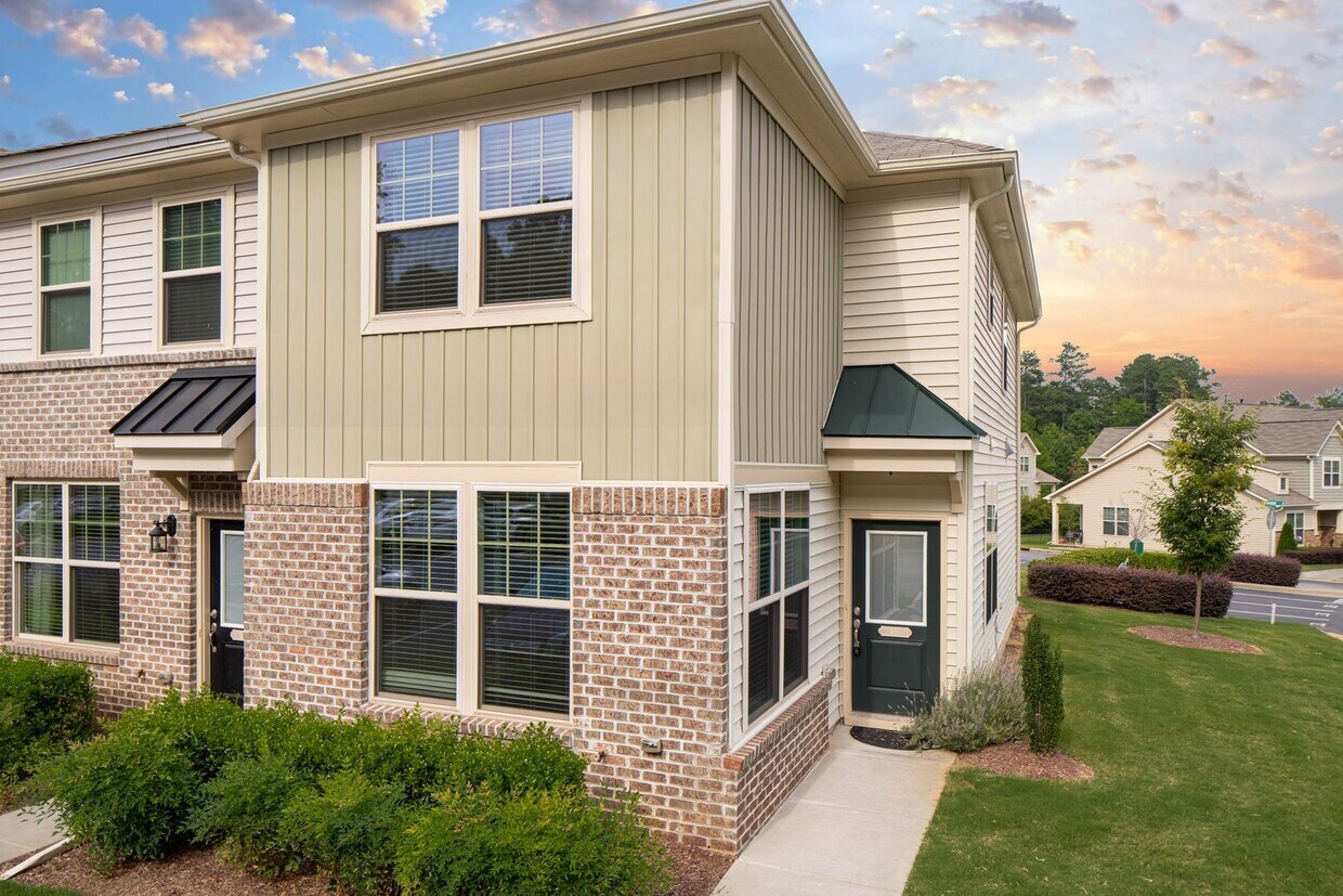 Primary Photo - Bright and Sunny 2 Bedroom, 2.5 bath end u...