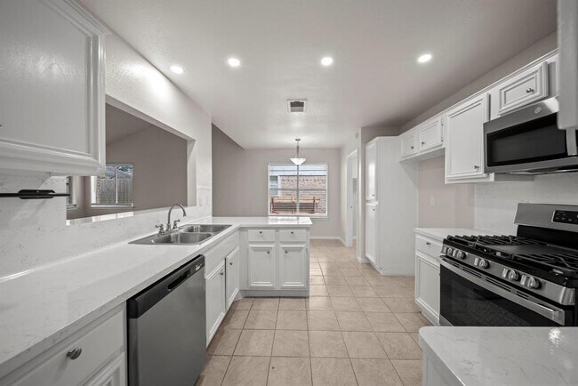 Building Photo - 22123 Birch Valley Dr