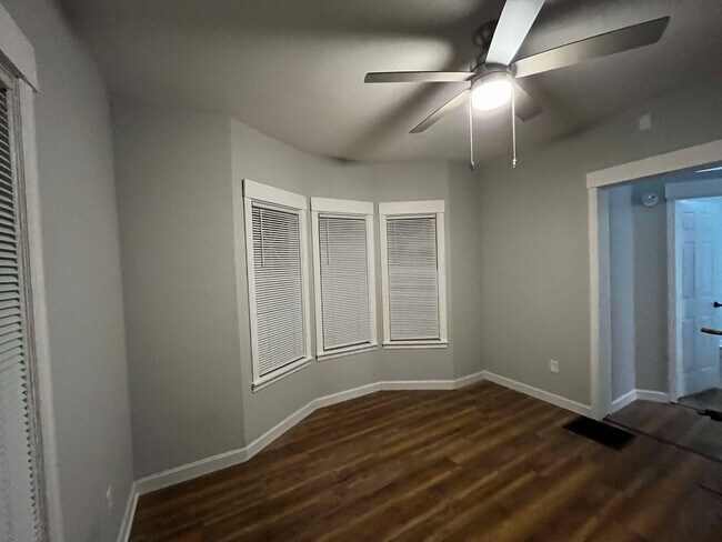 sala de estar/comedor - 514 Walnut Ct