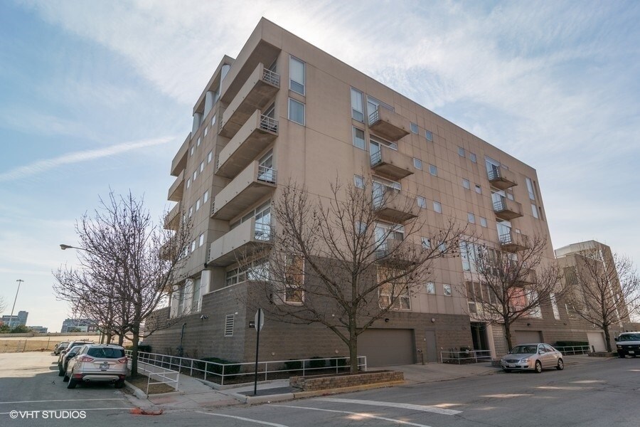 Primary Photo - 1035 W Huron St