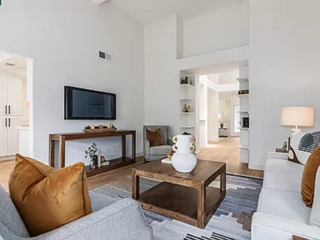 Family - 15 Hillview Ct
