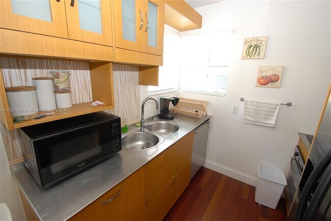 Building Photo - 1340 Drexel Ave