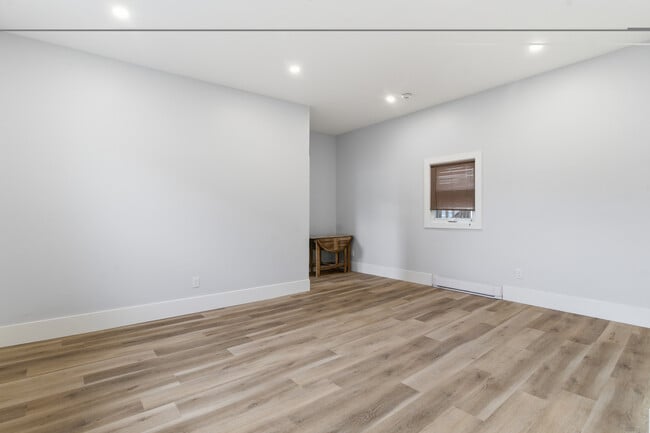 Building Photo - 140 Metcalfe St