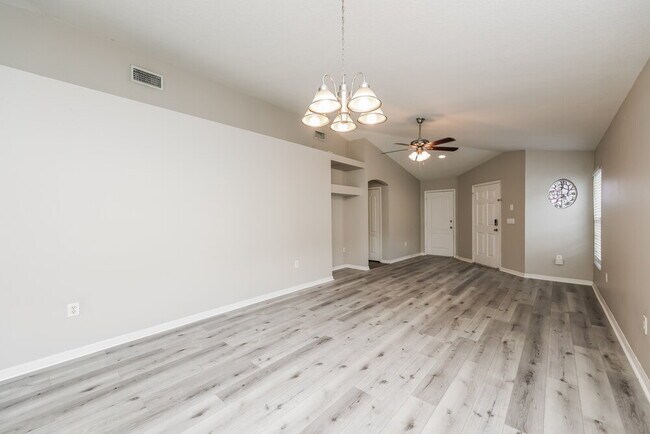 Foto del edificio - 1533 Marsh Wood Dr