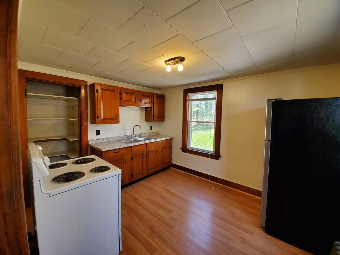 608 Middle St Unit 3, Bath, ME 04530 Apartments in Bath, ME