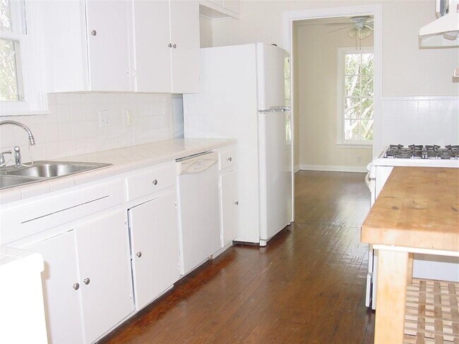 Building Photo - 2109 Prather Ln