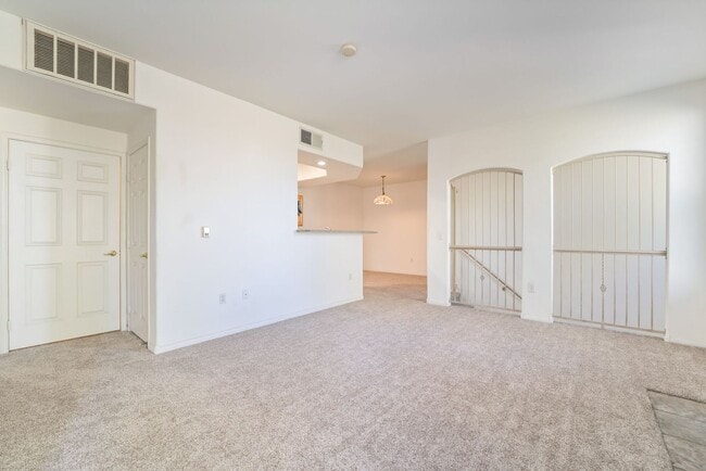 Building Photo - Spacious 3-Bedroom Condo with Garage and T...