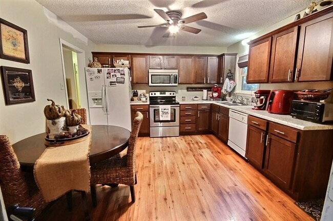 Building Photo - 483 Grace Cove