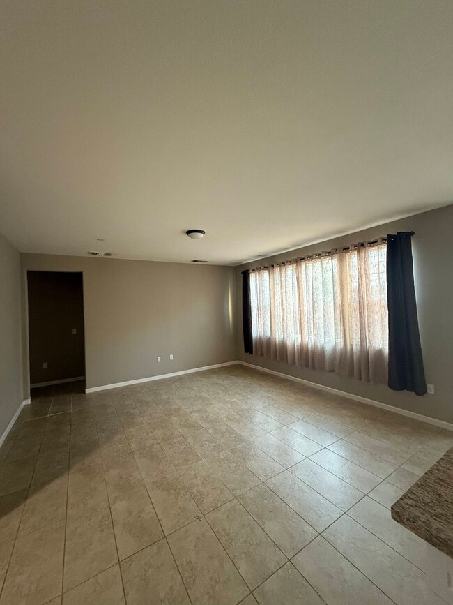 Building Photo - 305 MacArthur Way