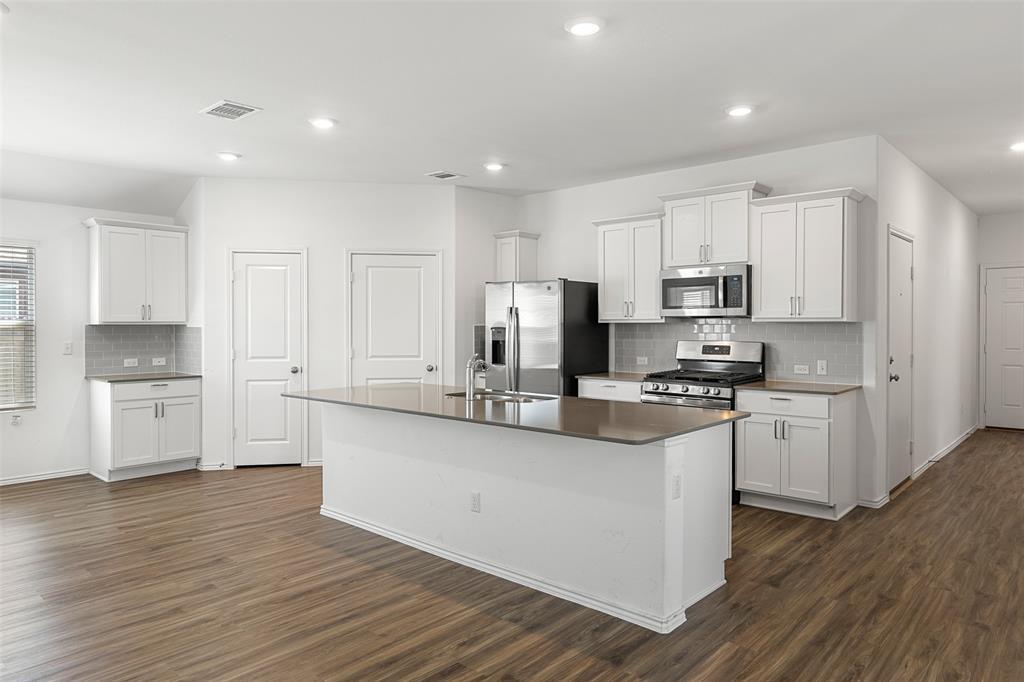 Foto principal - 155 Salt Springs Rd
