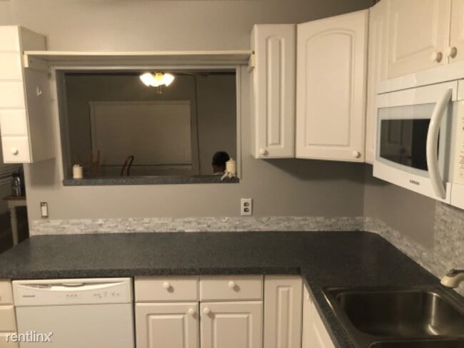 Building Photo - 2 br, 1 bath House - 123 Bluff Ter