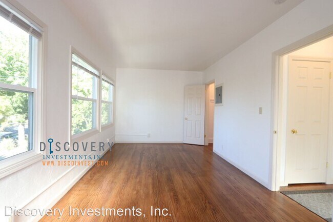 Building Photo - 4346-4348 Townsend Ave
