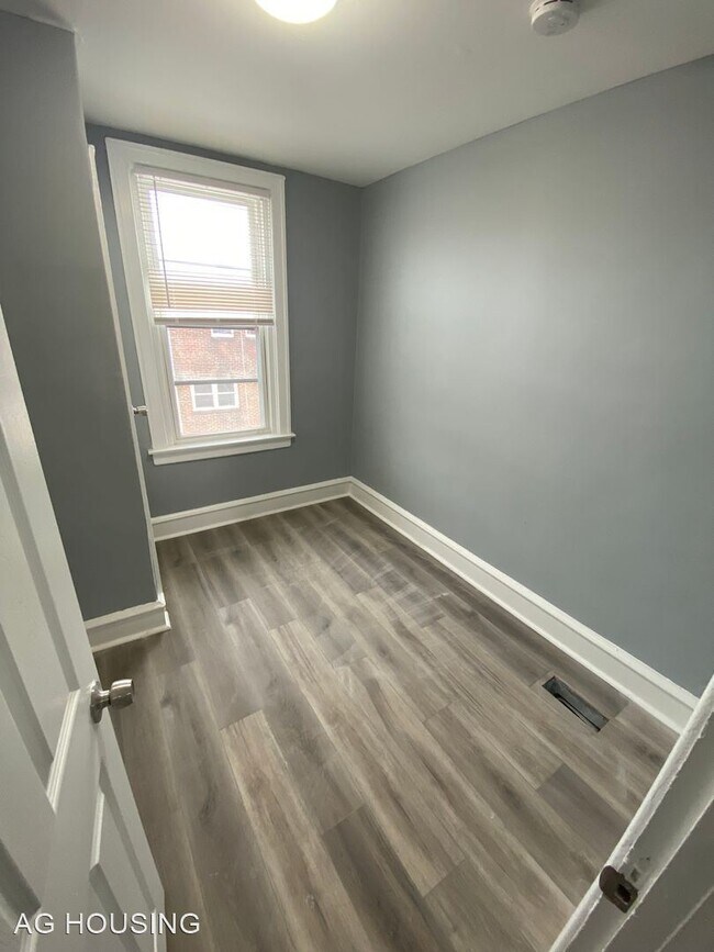 Building Photo - 3 br, 1 bath House - 6744 Guyer Ave