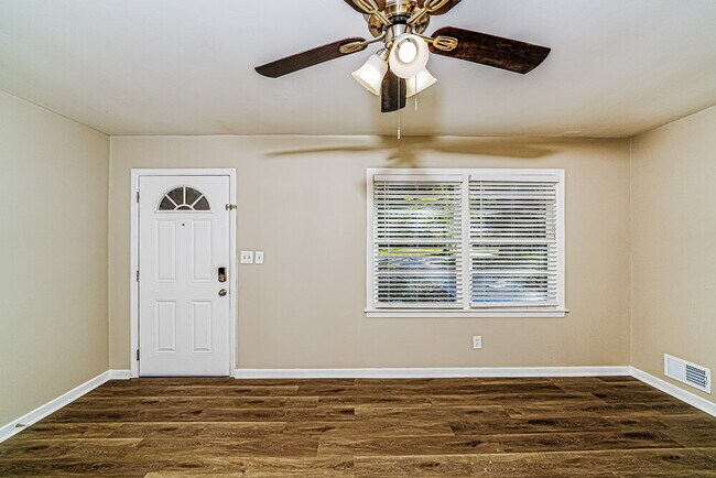 Foto del edificio - 1716 2nd St NE