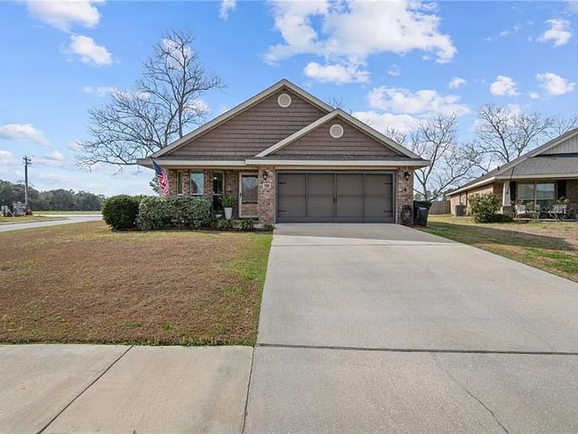 Building Photo - 16029 Trace Dr