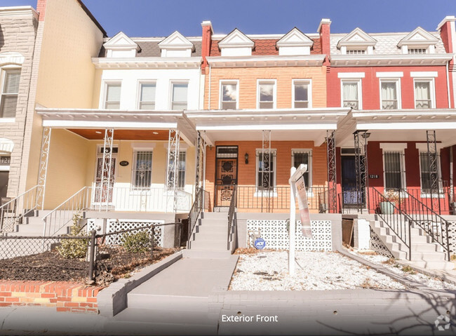 Gorgeous 4 bedroom row house 2 car parking - 1216 Florida Ave NE