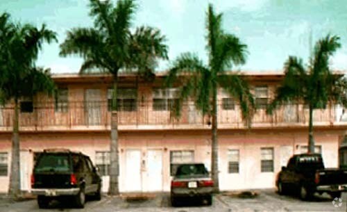 Building Photo - 647 SW 1st Ave