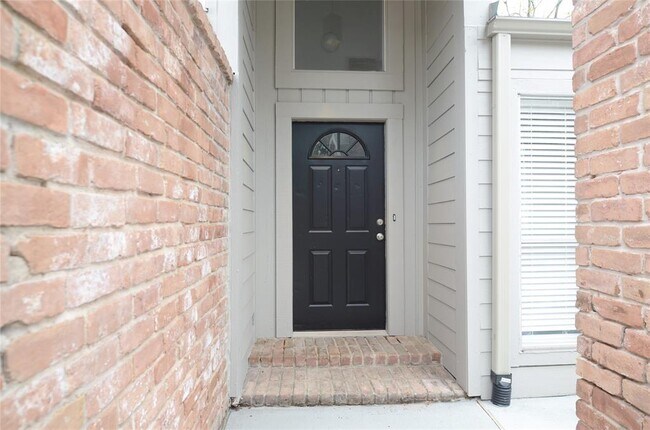 Foto del edificio - 2023 Woodland Springs St