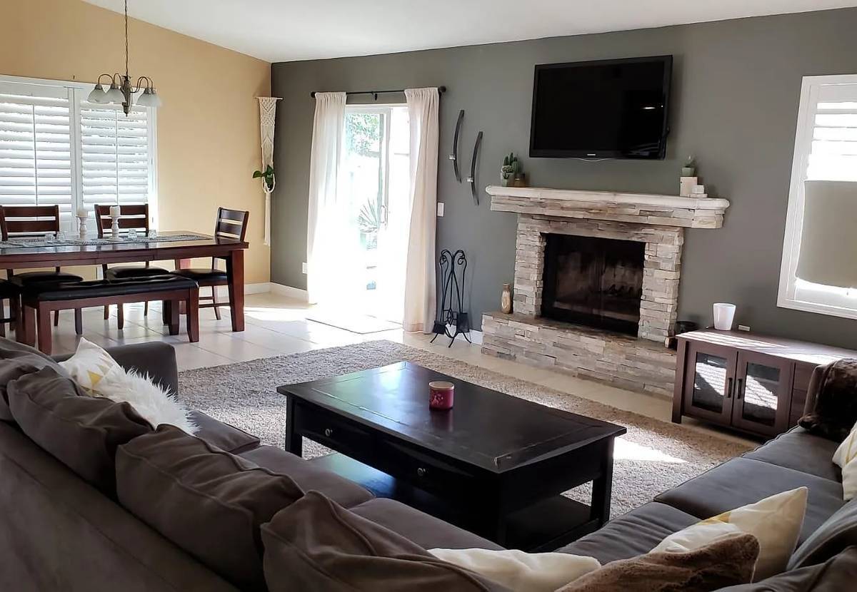 Living Room - 1553 Rock Springs Rd