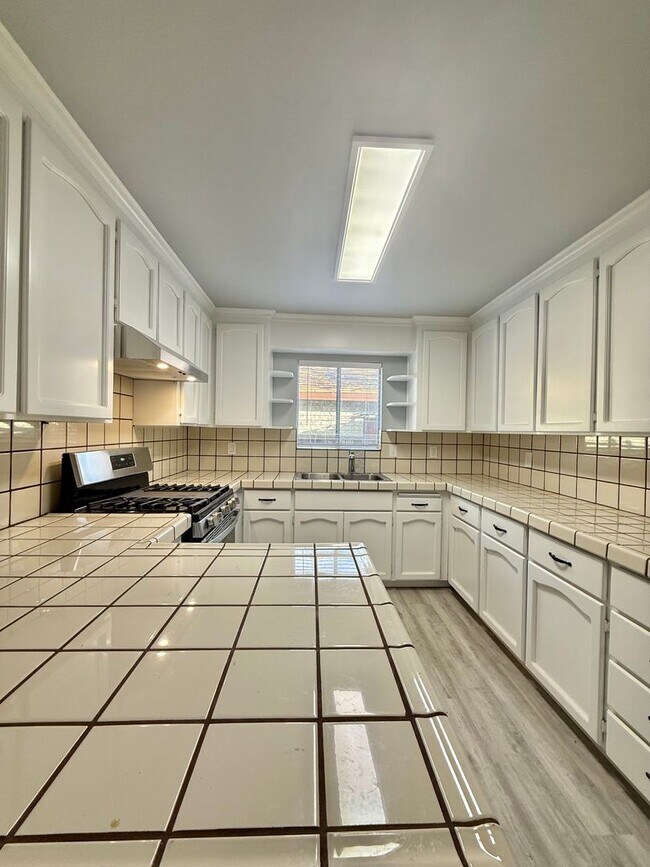 Foto del edificio - Newly Renovated 5 Bed/3 Bath Home in Alum Rock District - Large Lot!