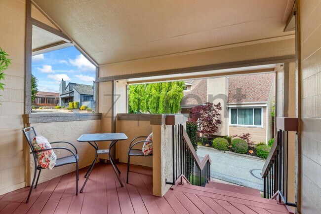 Building Photo - 408 Green Hills Dr