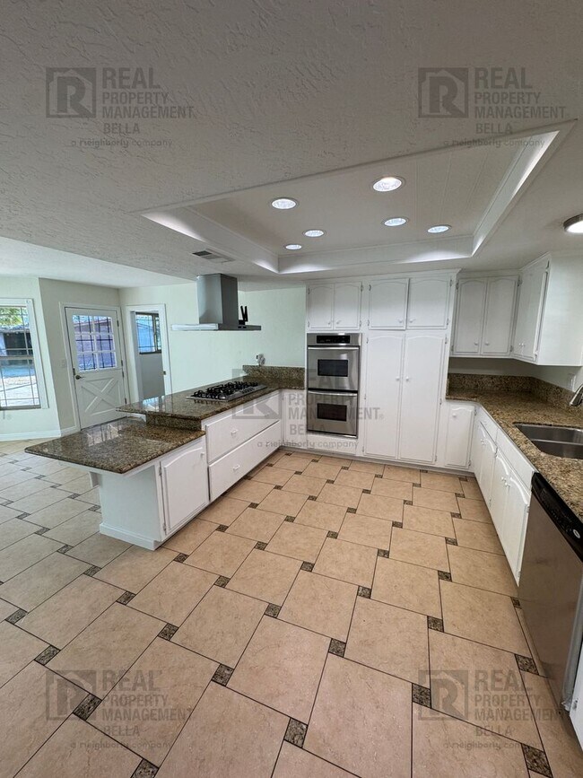 Foto del edificio - Spacious Single-Story 7-Bedroom Home with Open Layout & Abundant Natural Light