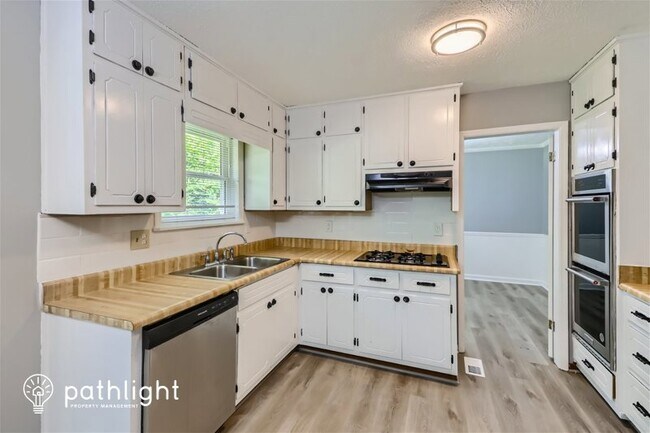 Foto del edificio - 8296 Bridgewater Place, Riverdale, GA, 30296