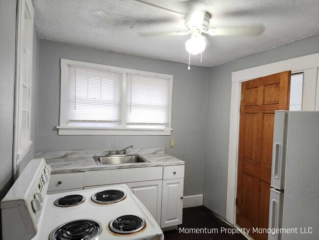 Building Photo - Cozy 2 Bedroom - Move in by May 15th GET JUNE'S RENT FREE! APPLY FOR FREE TODAY!!