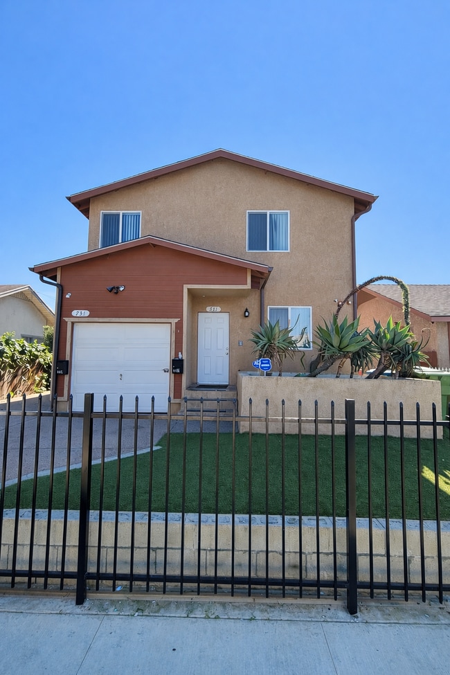 Building Photo - 732 E 74th St