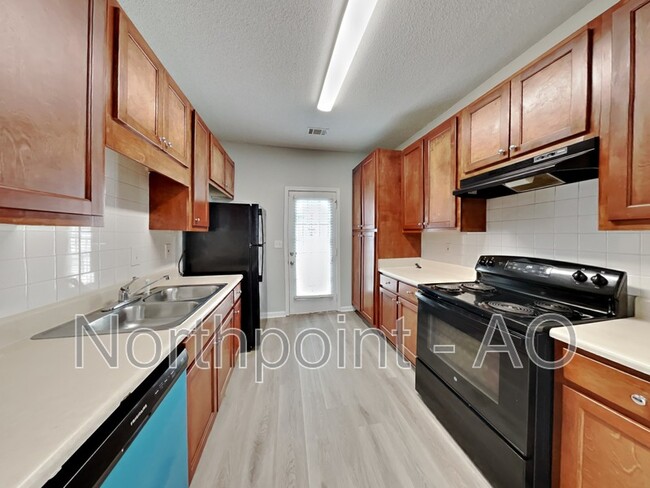 Building Photo - 8617 Thomas Ln