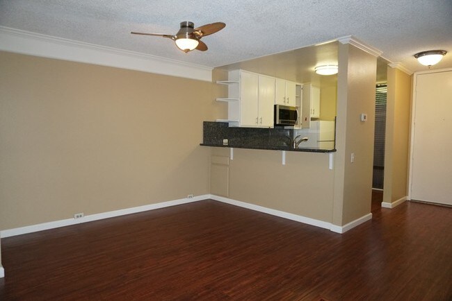 Building Photo - 2280 Woodside Ln